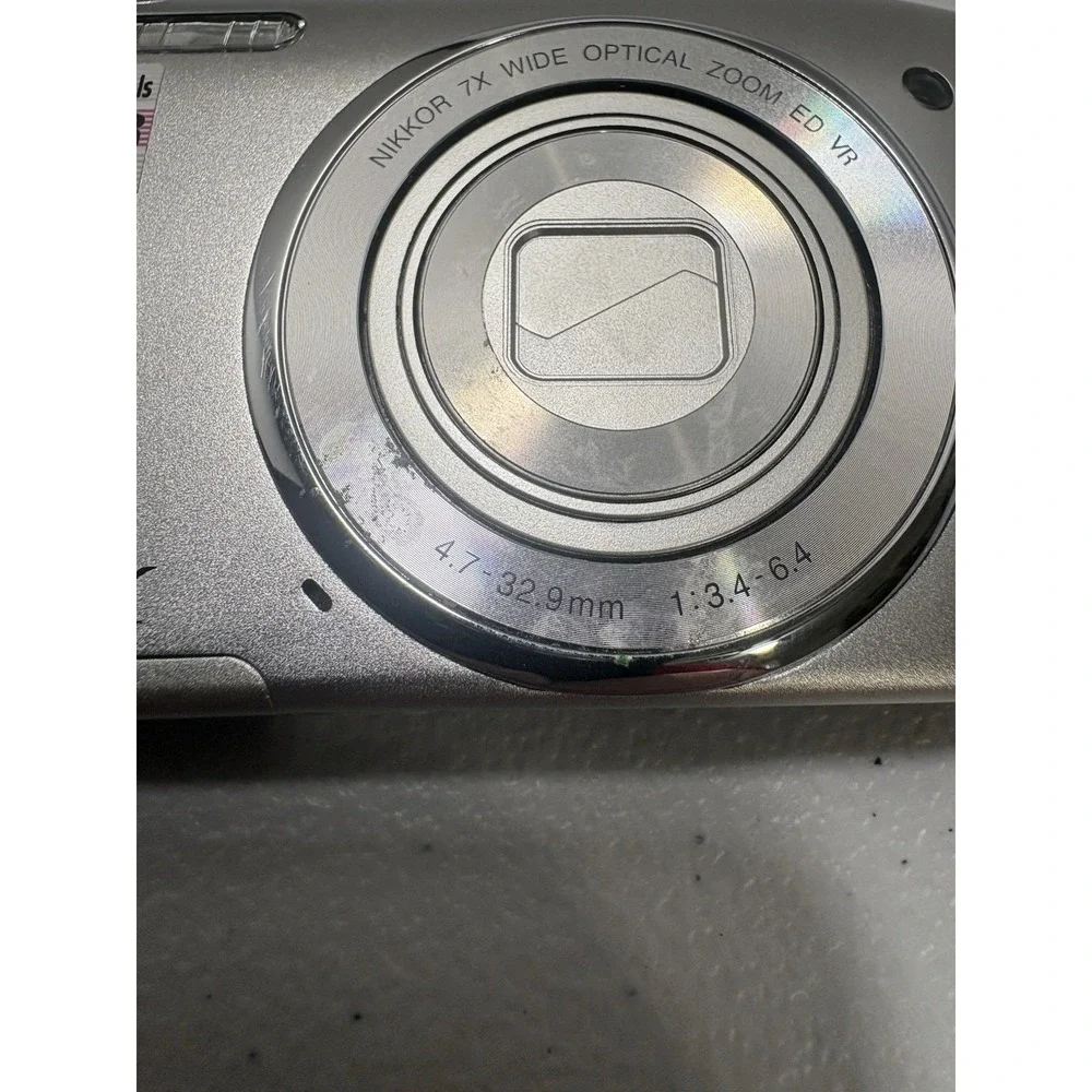 Nikon COOLPIX S3500 Silver 20MP 7x Zoom Compact Digital Camera Bundle Working